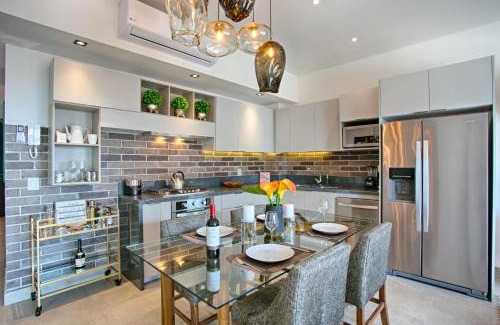 Emiliano Zapata Casa | Modern Mexican Condo with View, POOLS and GYM