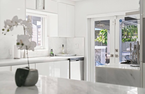 Miami Gardens Casa | Modern Miami Oasis: 4BR, Spa, Pool & Games