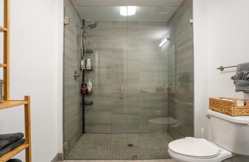 Northeast Miami Apartamento | Modern Miami Suite - Pool Access in Prime Area