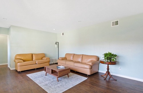 Corona Casa | Modern Mid Century home with pool