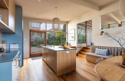 Dunedin Casa | Modern Mid-Century Retreat