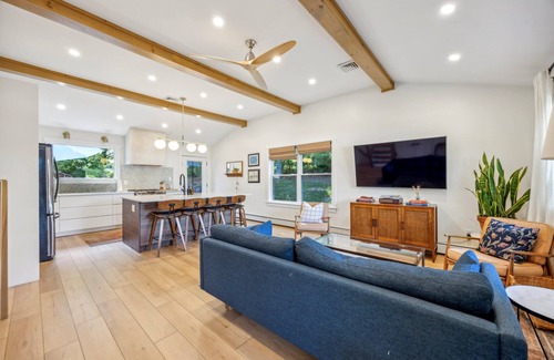 Exton Casa | Modern Mid-Century Family Retreat