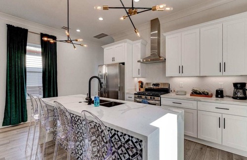 Tulane - Gravier Casa | This house is a 5 bedroom(s), 3.5 bathrooms, located in New Orleans, LA.