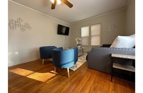 Downtown Omaha Apartamento | Modern Midtown Apartment, 3BR, Sleeps 8