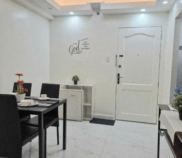 Bonifacio Global City Apartamento | Modern Minimalist 1BR Condotel at BGC Taguig
