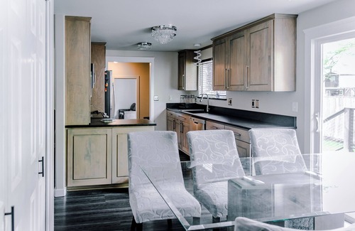 Burlington Casa | 4-bedroom house in fabulous Burlington with AC & Wi-Fi.