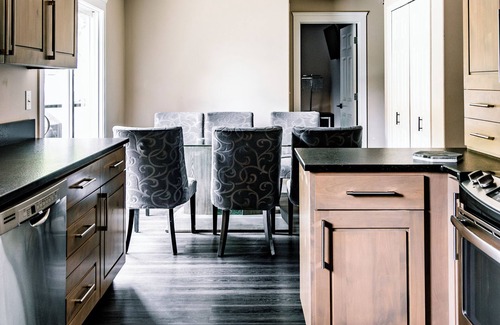 Burlington Casa | 4-bedroom house in fabulous Burlington with AC & Wi-Fi.