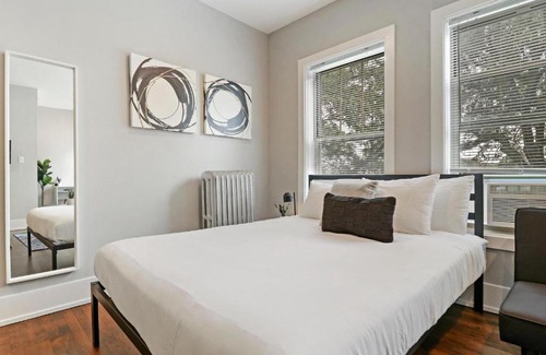 Chicago Apartamento | Modern Minimalist Studio Apt in Portage Park - Pensacola 3W