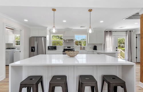 Sulphur Casa | Modern Moss Lake Home