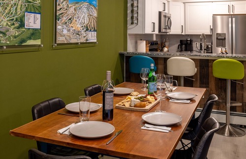 West Dover Casa | Modern Mount Snow Gnarvana - Balcony/Pet-Friendly/Walk to Lifts & Lodge