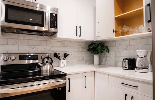 Canyon Heights Casa | Modern Mountain Retreat - North Vancouver Escape