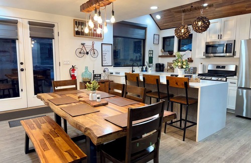 Ruidoso Cabina | Modern Mountain Cabin with AC, beautiful Views. 3 min to Midtown.