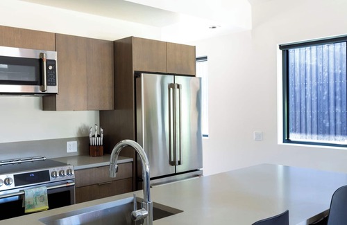 Sisters Casa | Modern Mountain Cottage, walking distance to charming town of Sisters, Oregon