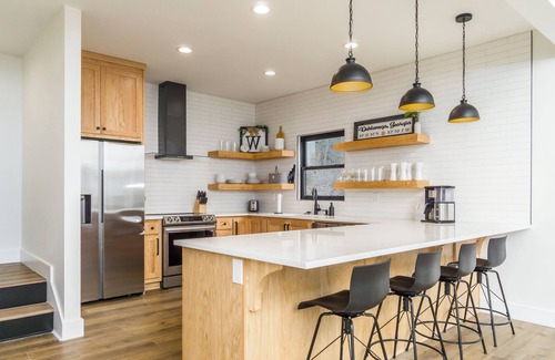 Dahlonega Casa | Modern Mountain Escape-Hot Tub/Creek/Games Galore/3-Bedrooms!