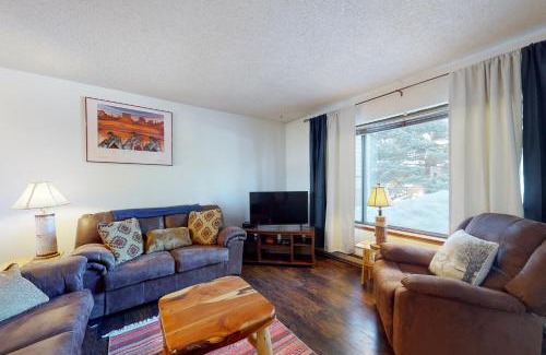 Pagosa Springs Hotel | Modern Mountain Getaway & Pagosa Peaks Outlook