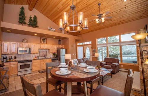 Stanley Hills Condominio | Modern Mountain Living!