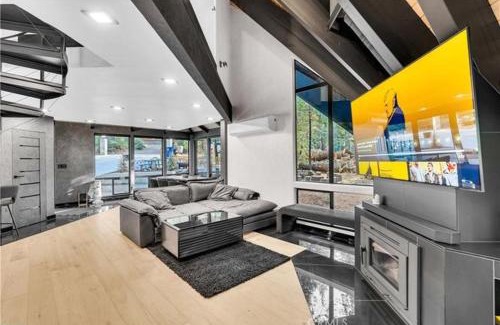 Musick Ridge Casa | Modern Mountain Luxury Soak, Stay, & Be Spoiled