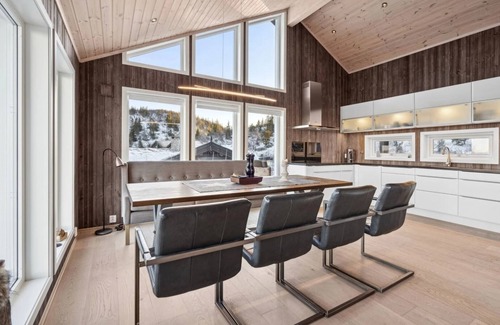 Rollag Cabina | Modern mountain cabin skiing, views and hiking