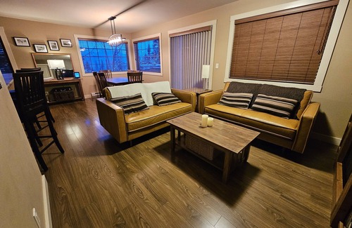 Golden Casa | Modern Mountain Retreat - Jacuzzi privado con vistas