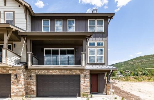 Deer Mountain Casa | Modern Mountain Retreat Sleeps 10 Park City