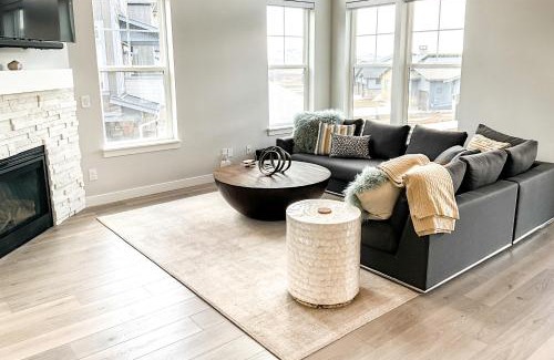 Deer Mountain Casa | Modern Mountain Retreat Sleeps 10 Park City