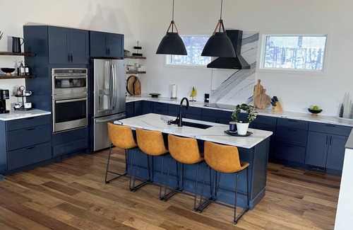 Pownal Casa | Modern Mountain Retreat with view 3 Bed 3.5 Bath sleeps 10 in peaceful Pownal VT
