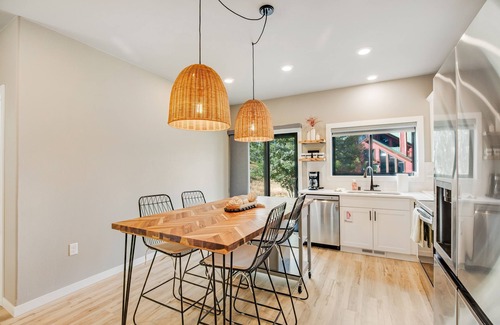 Crested Butte Casa | Modern mountain stay with a patio, beautiful interior, & well-equipped kitchen