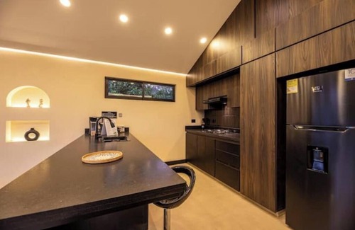 Marinilla Apartamento | Modern Mountain Spa Villa: Turkish & Jacuzzi