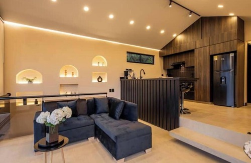 Marinilla Apartamento | Modern Mountain Spa Villa: Turkish & Jacuzzi