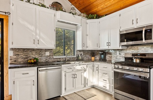 Running Springs Casa | Modern Mountain Treasure with free EV charger and home gym