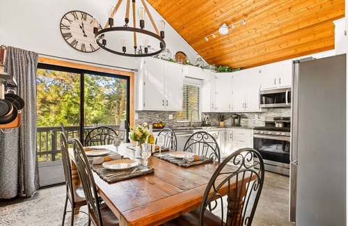 Running Springs Casa | Modern Mountain Treasure with free EV charger and home gym