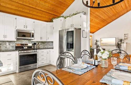 Running Springs Casa | Modern Mountain Treasure with free EV charger and home gym