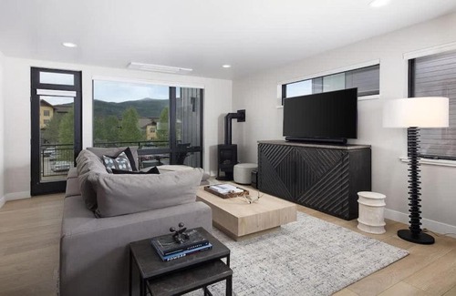Steamboat Springs Casa | Modern Mountain Escape- Chic Condo Near Steamboat Resort