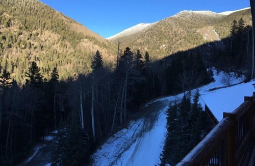 Taos Ski Valley Condominio | Modern Mountain Hideaway