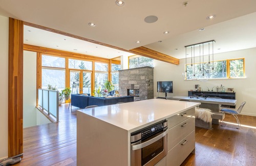 Squamish Casa | Modern Mountain Views Forest Home