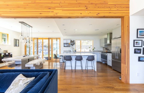 Squamish Casa | Modern Mountain Views Forest Home
