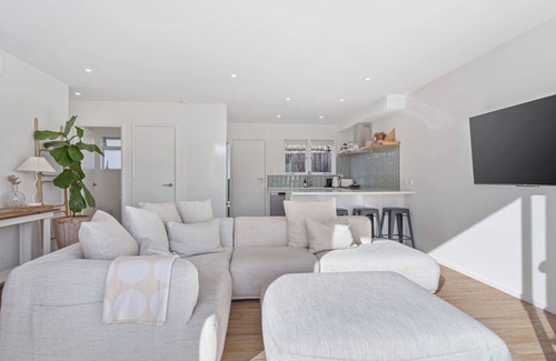Greenlane - Ellerslie Casa | Modern Mt Wellington Home