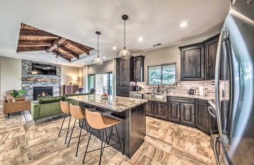 Ruidoso Casa | Modern Mtn Retreat, Walk to Lake and Trails!