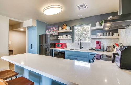 Medicine Park Casa | Modern Mtn-View Designer Home in Medicine Park