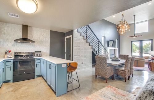 Medicine Park Casa | Modern Mtn-View Designer Home in Medicine Park