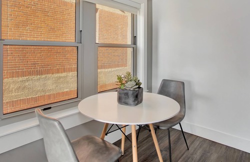 Hanover Place Apartamento | Modern MW Studio with Gym by Zencity