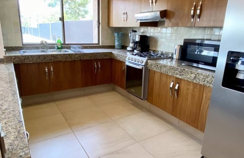 Ajijic Casa | Casa moderna y lujosa en Ajijic con impresionantes vistas al patio