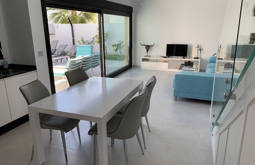 Los Cuarteros Casa | MODERNA NUEVA VILLA PARA 6 PERSONAS CON PISCINA PRIVADA CLIMATIZADA