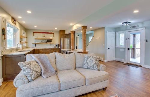 Nellysford Cabina | Modern Nellysford Getaway on 40 Private Acres!