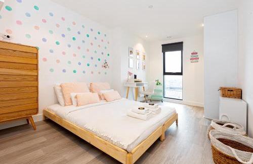 Wandsworth Apartamento | Modern New 2BR wViews & Balcony in Wandsworth