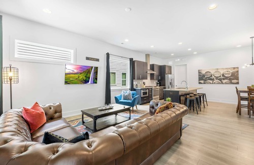 Sugar Creek Casa | Modern new 4BR Home near NoDa & Downtown