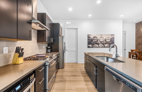 Sugar Creek Casa | Modern new 4BR Home near NoDa & Downtown