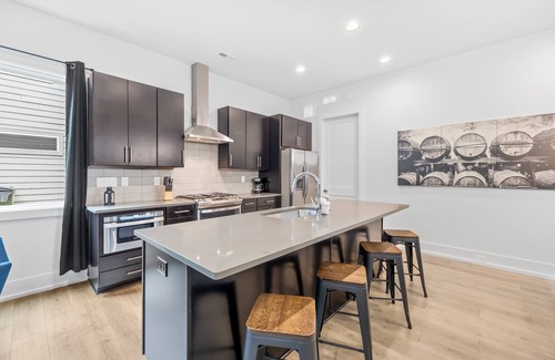 Sugar Creek Casa | Modern new 4BR Home near NoDa & Downtown