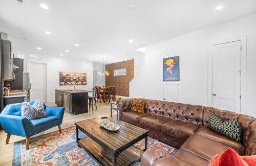 Sugar Creek Casa | Modern new 4BR Home near NoDa & Downtown