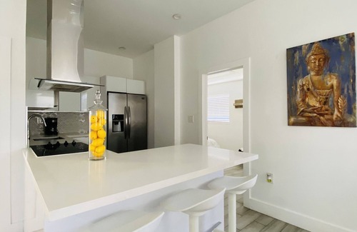 Westchester Casa | Modern & New, Excellent Location Miami 2/1